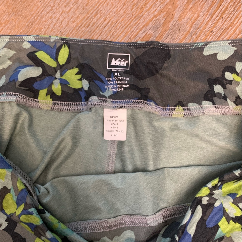 REI Flair Skirt Gray Floral XL Waist 36” Length 21” Zip Pocket - Picture 2 of 5